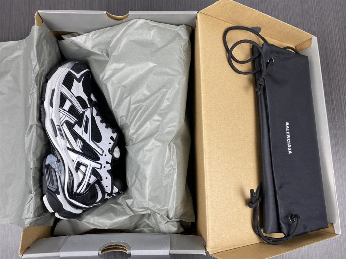 balcia runner white black white