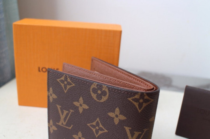 l**is V*t*n amerigo wallet 11.5*9*1.5cm