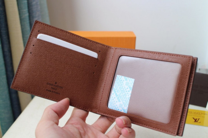 l**is V*t*n amerigo wallet 11.5*9*1.5cm