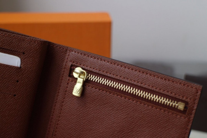 l**is V*t*n amerigo wallet 11.5*9*1.5cm