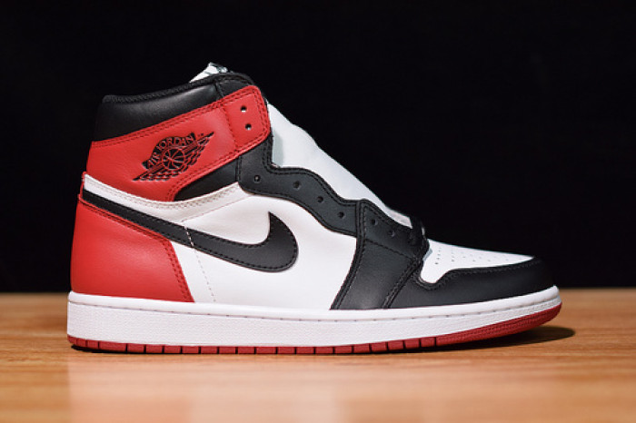 air jordan 1 retro high og black toe 555088-125