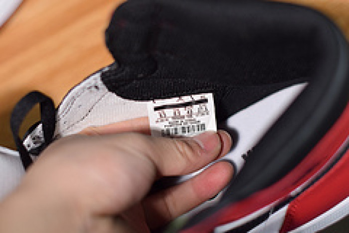 air jordan 1 retro high og black toe 555088-125