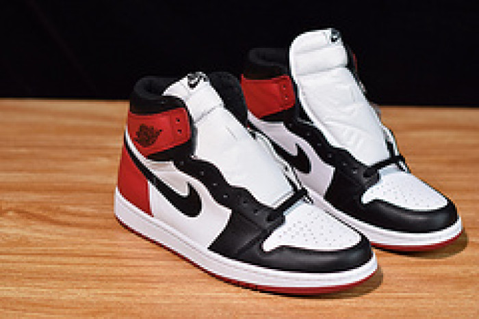 air jordan 1 retro high og black toe 555088-125