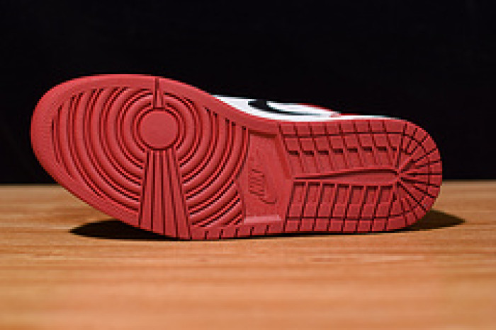 air jordan 1 retro high og black toe 555088-125