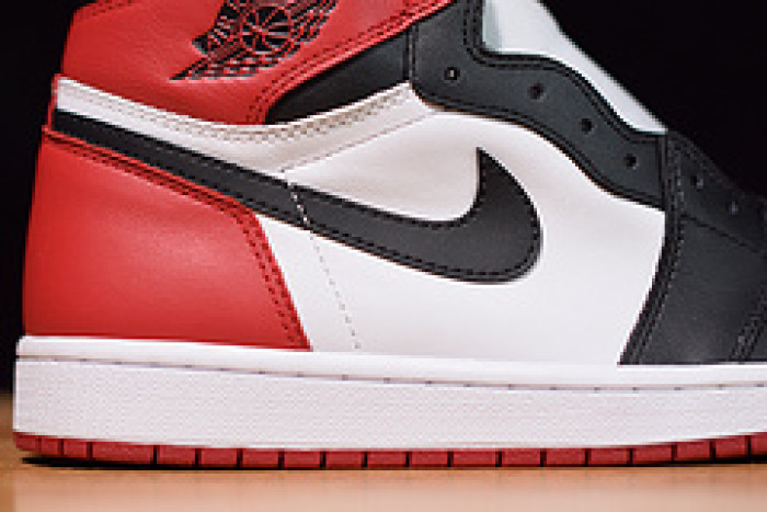 air jordan 1 retro high og black toe 555088-125