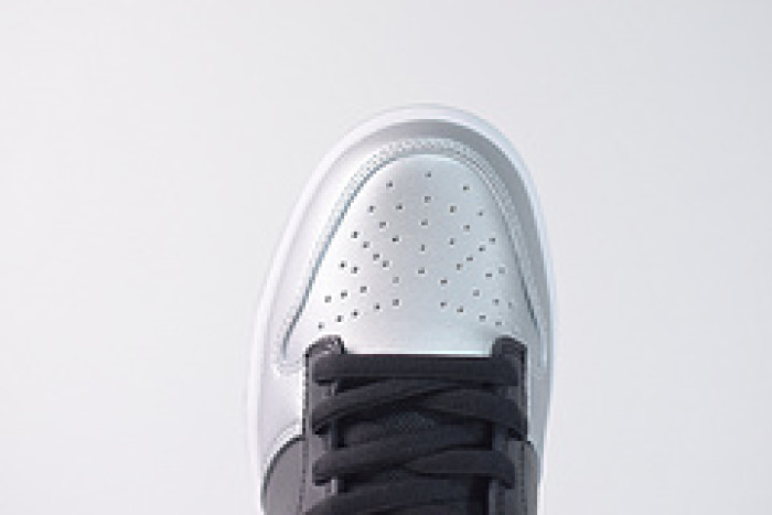 nike sb dunk low jewel swoosh silver ck3480-001